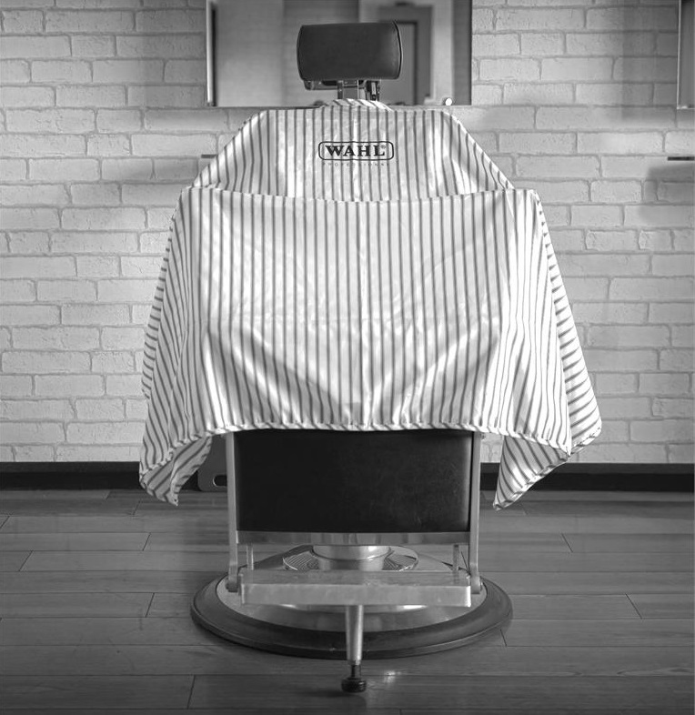 WAHL BARBER KAPMANTEL ''WHITE PINSTRIPES''